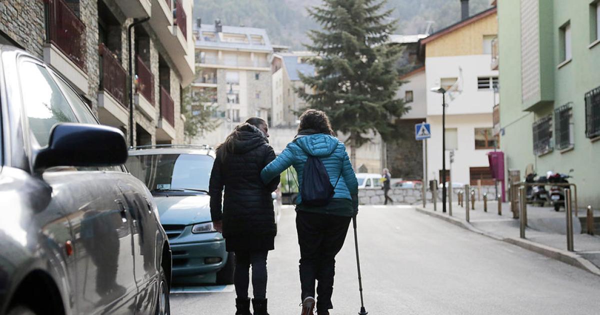 El servei d atenció domiciliària atén a un centenar de persones