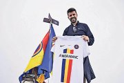 Piqué, amb la nova segona equipació.
