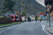Els bombers presents en l'accident a Encamp.