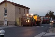 Els manifestants amb tractor a Tarascó.