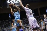 Stan Okoye, en una acció del partit.