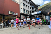 Participants en la cursa de la dona.