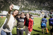 Olalla Losada, i Maria Nazzaro durant la cloenda del Consell d'infants.