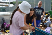 Un moment del taller de fabricació d'andròmines.