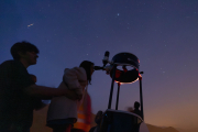 OBSERVACIÓ ASTRONÒMICA POPULAR AL MIRADOR DEL ROC DE LA SABINA A ARINSAL.
FOTO: EDUARD COMELLAS. 
COMÚ DE LA MASSANA. STARLIGHT.