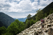 Turistes caminant per la Vall del Madriu.