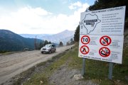 Un vehicle accedint a Andorra des de la pista forestal de Tor.