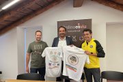 El director del Torneig de futbol sala Sant Corneli, Lluís Bigordà; el conseller de Turisme, Esports i Dinamització, Jordi Serracanta i el secretari de l'FC Madriu, Pau Duran