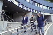 Benjamí Rascagneres, Ignasi de Planell i Albert Dorca sortint de la policia ahir de posar la denúncia