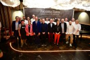 Autoritats amb xefs al sopar d'inauguració de l'Andorra Taste aquesta nit