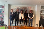 La presidenta d’Andorra Endavant, Carine Montaner, acompanyada per la vicepresidenta del grup parlamentari, Noemí Amador, i el president de l'EFA, Daniel Armengol; la vicepresidenta, Susanna Roca, i el secretari Daniel Aristot