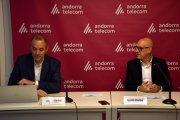 El director general d'Andorra Telecom, Jordi Nadal; i el cònsol menor d'Escaldes-Engordany, Quim Dolsa; durant la presentació de la 14a edició del saló del Videojoc