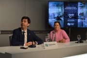 El cònsol major d'Andorra la Vella, Sergi González, i la directora científica de la Fundació Alícia, Elena Roura, durant la presentació del projecte