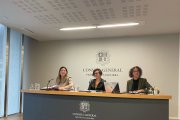 Maria Martisella, Núria Segués i Judith Casal a la presentació de la proposició de modificació de la llei per erradicar la violència de gènere