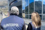 Un agent de la Interpol