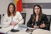 Maria del Mar Coma i Laura Mas han fet la roda de premsa després de la reunió de cònsols