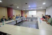 Xavier Espot, Marc Rossell i Ester Molné han encapçalat la reunió amb els representants de bombers per la millora salarial