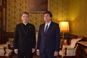 El bisbe d’Urgell i copríncep episcopal, Josep-Lluís Serrano, amb el raonador del ciutadà, Xavier Cañada.