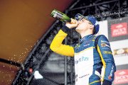 El pilot andorrà celebrant-ho al podi d’Assen.