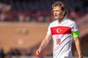 Akman, en un duel amb les seleccions inferiors de Turquia