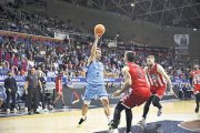 Llovet, en un duel al Pavelló Toni Martí.
