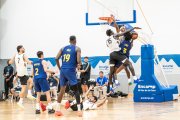 Una acció del partit amistós entre el Barça i el Paris Basketball