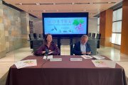 La cònsol major d'Ordino, Maria del Mar Coma, i el representant de Menja't Andorra, Toni Corominas, durant la presentació de la 33a Mostra Gastronòmica.