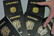 Diversos passaports andorrans.