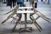 Taules i cadires en una terrassa de Meritxell.
