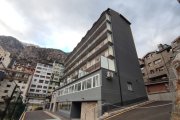 El bloc de Tobira, a Andorra la Vella, un dels primers del parc públic.