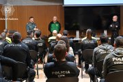 La conferència que van oferir ahir els guàrdies civils a la quarentena d'agents de la policia.