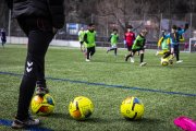 Infants, en un entrenament de futbol