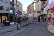 El carrer Major del Pas de la Casa amb menys afluència de gent.