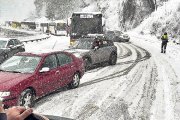 Col·lapse a les carreteres per culpa de la neu.