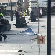 Una placa solar caiguda a la plaça de la Germandat.