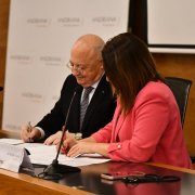 El president del COA, Xavier Espot Miró, posa un 8 a l'actuació andorrana als Jocs de Milà i Cortina