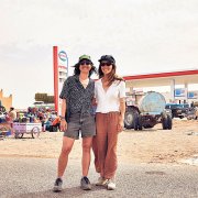 Laia Ateca i Carla Altimir, durant el rodatge de ‘Sirat’ al Marroc.