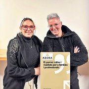 Sandra Cano, presidenta d’ADJRA, i Mònica Martínez, psicòloga.