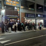 Cues en un establiment de la capital.