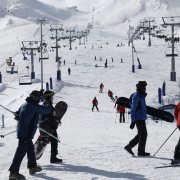 Esquiadors al Pas de la Casa durant els dies de tancament de l'RN20