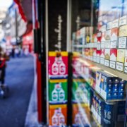 Comerç de tabac al Pas de la Casa.