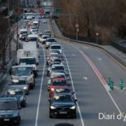 Cotxes esperant per entrar a Andorra.