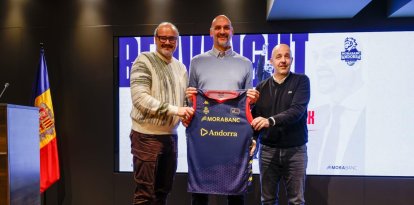 Solana, Tabak i Aixàs durant la presentació del nou tècnic del MoraBanc Andorra.