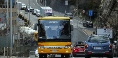 Un autobús de l’L3 a Escaldes-Engordany.