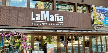 Façana d'un dels restaurants 'La Mafia se sienta a la mesa'