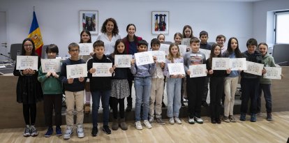 El cònsol major i la cònsol menor d'Andorra la Vella, després del consell d'infants. 
Foto: Comú d'Andorra la Vella/Tony Lara