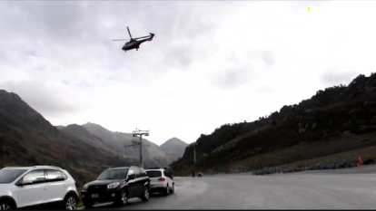 Un helicòpter instal·la les últimes pilones del Telecabina Tristaina d'Ordino Arcalís