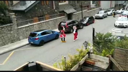 Mickey i Minnie Mouse van visitar ahir els nens i nenes d'Andorra la Vella