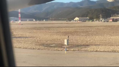 El primer avió aterrant a l'aeroport d'Andorra - la Seu