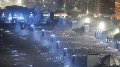 Més d'un milió de fanàtics a la platja de Copacabana